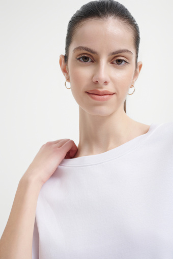 Biały T-shirt o luźnym kroju Biały T-shirt o luźnym kroju