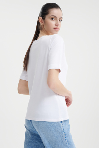 Biały T-shirt o luźnym kroju Biały T-shirt o luźnym kroju