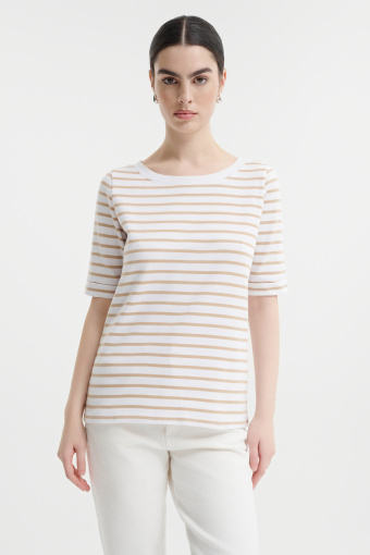 Biały T-shirt w beżowe paski 