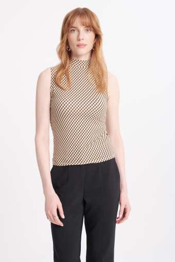 Stylowy, dopasowany golf bez rękawów w geometryczny nadruk