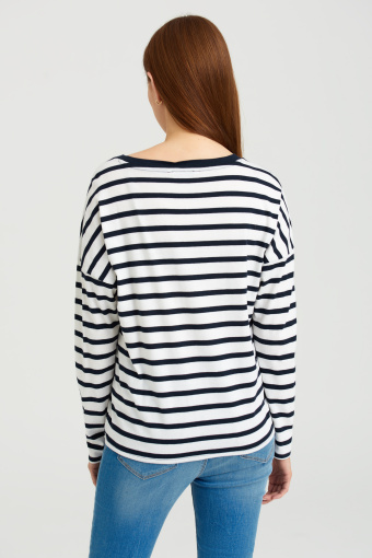 Oversize'owy top w paski, dekoracyjne wiązanie u dołu