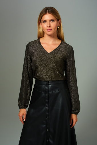 Czarny top z błyszczącą nitką