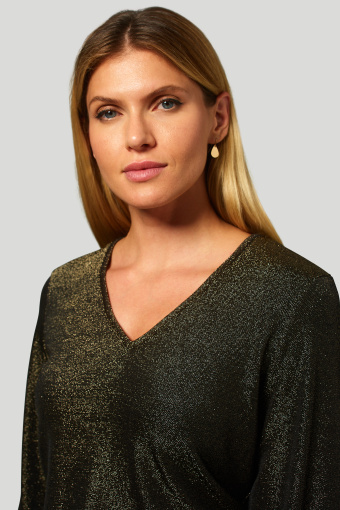 Czarny top z błyszczącą nitką