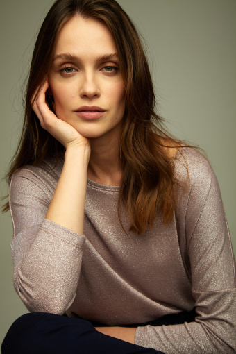 Wiskozowy top z połyskiem