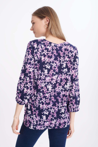 Granatowy top z nadrukiem w łączkę