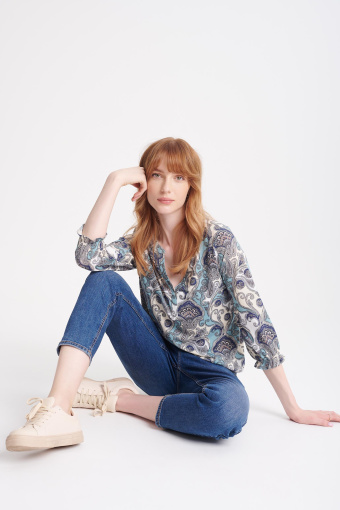 Luźny top z grafiką typu paisley