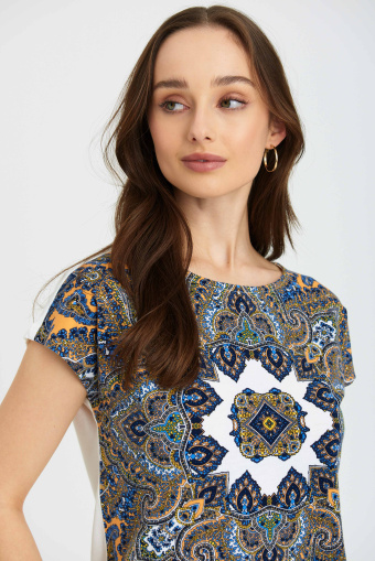 Stylowy top z kolorowym nadrukiem Stylowy top z kolorowym nadrukiem