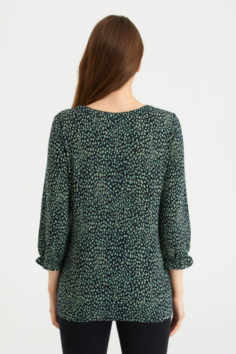 Czarna bluzka z nadrukiem w zielone cętki, rękaw 3/4 Czarna bluzka z nadrukiem w zielone cętki, rękaw 3/4