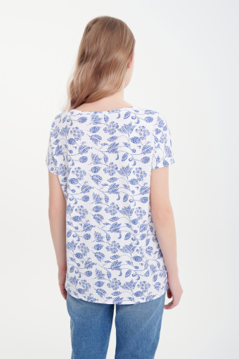 Biały top z błękitnym nadrukiem