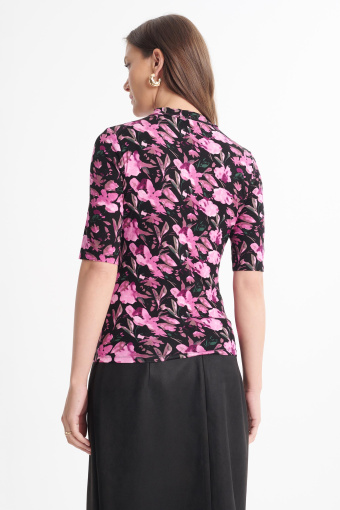 Top z półgolfem, nadruk w kwiaty