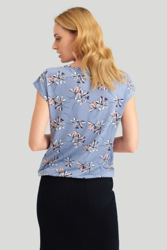 Niebieski top z nadrukiem w kwiaty