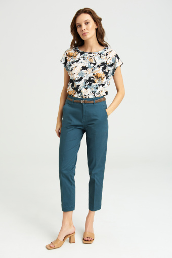 Stylowy top z kolorowym nadrukiem w kwiaty Stylowy top z kolorowym nadrukiem w kwiaty