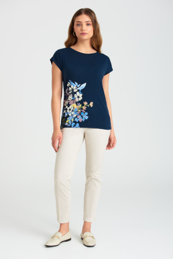 Granatowy top z grafiką w kwiaty