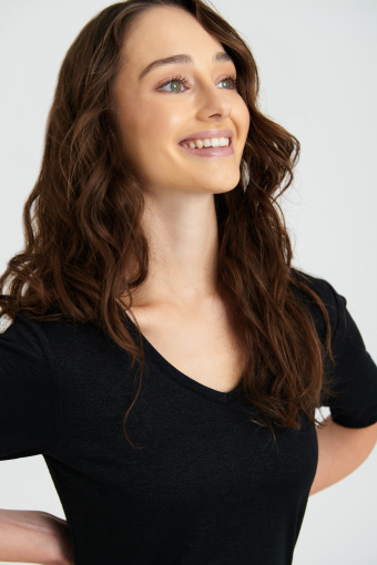 Czarny top z delikatnym połyskiem, rękaw do łokcia