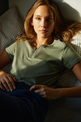 Bawełniany top z ozdobnym detalem przy dekolcie