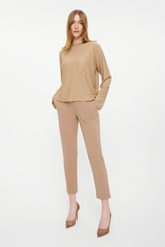 Stylowy top w kolorze karmelu