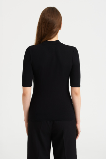 Czarna, dopasowana koszulka z półgolfem