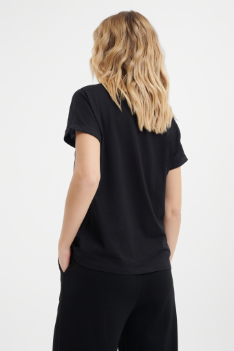 Czarny top z błyszczącym nadrukiem 