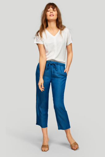 Dzianinowy top z ozdobnymi wstawkami