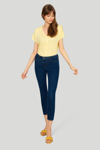 Dzianinowy top z ozdobnymi wstawkami