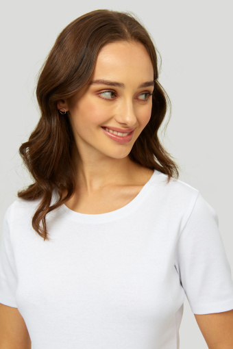 Biały, klasyczny top z krótkim rękawem