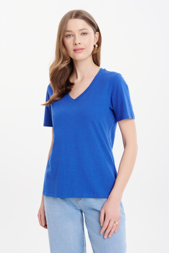 Luźny kobaltowy top z dekoltem w serek Luźny kobaltowy top z dekoltem w serek