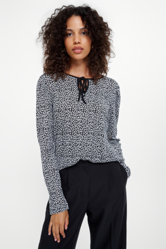 Czarno-biały longsleeve z wiązaniem Czarno-biały longsleeve z wiązaniem