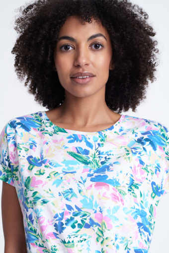 Top z nadrukiem w kwiaty, ozdobne wiązanie