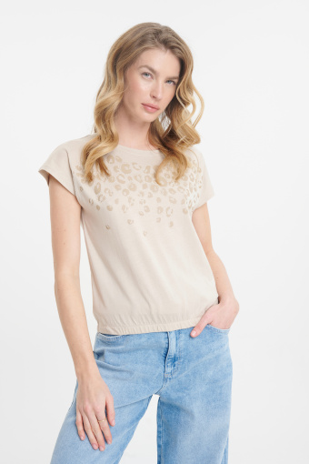 Jasnobeżowy top z nadrukiem w panterkę Jasnobeżowy top z nadrukiem w panterkę