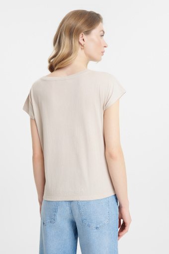 Jasnobeżowy top z nadrukiem w panterkę Jasnobeżowy top z nadrukiem w panterkę