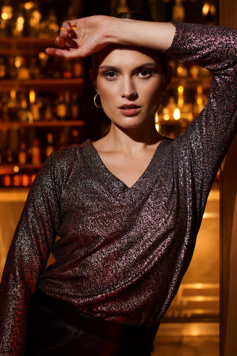 Elegancki, połyskujący top w kolorze miedzi