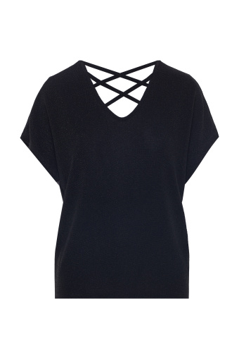 Błyszczący, czarny top z efektownym wycięciem na plecach