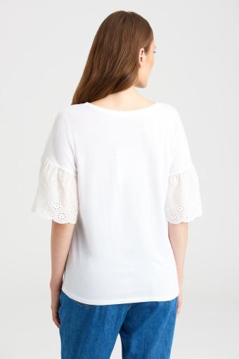 Biały, luźny top z dekoracyjnymi rękawami