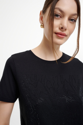 Czarny top z aplikacją na przodzie 