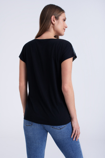 Czarny top z nadrukiem paisley