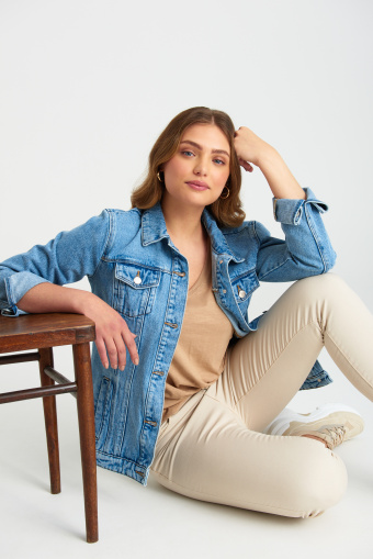 Beżowy top z dekoltem w kształcie litery V