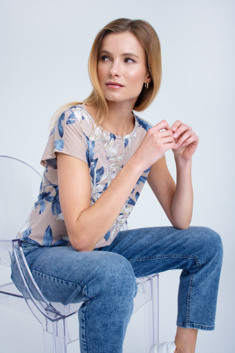 Top w kolorze beżowym z ozdobnym nadrukiem Top w kolorze beżowym z ozdobnym nadrukiem