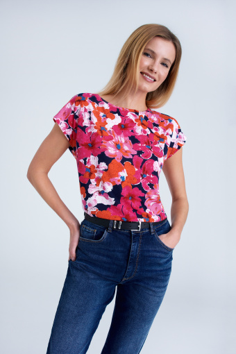 Top z mocnym kwiatowym printem Top z mocnym kwiatowym printem