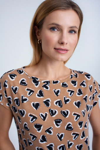 Top z nadrukiem w serca, beż