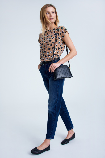 Top z nadrukiem w serca, beż