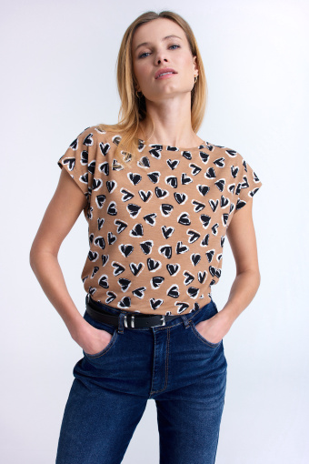 Top z nadrukiem w serca, beż