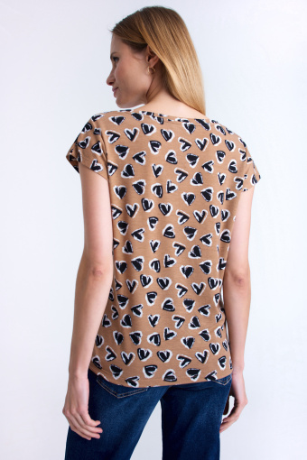 Top z nadrukiem w serca, beż