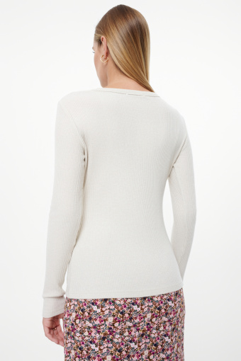 Kremowy top z błyszczącą nitką