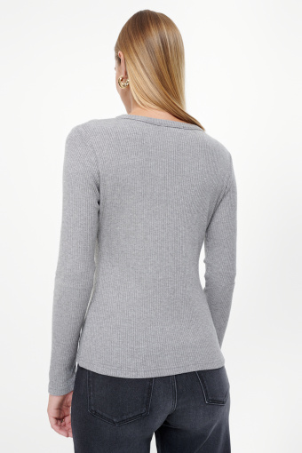 Casualowy szary top z błyszczącą nitką