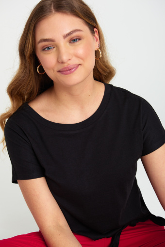 Czarny top z ozdobnym wiązaniem