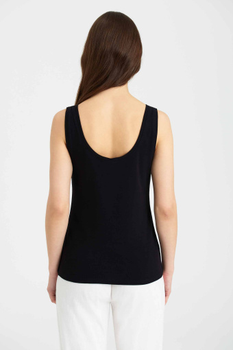 Uniwersalny, czarny top na ramiączkach