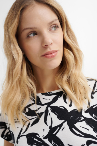 Top w kwiatowy motyw 