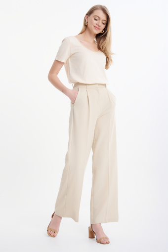 Top z ozdobna lamówka kremowy