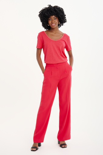 Malinowy top z błyszczącą lamówką Malinowy top z błyszczącą lamówką