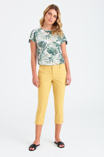 Biały top z nadrukiem w tropikalne liście